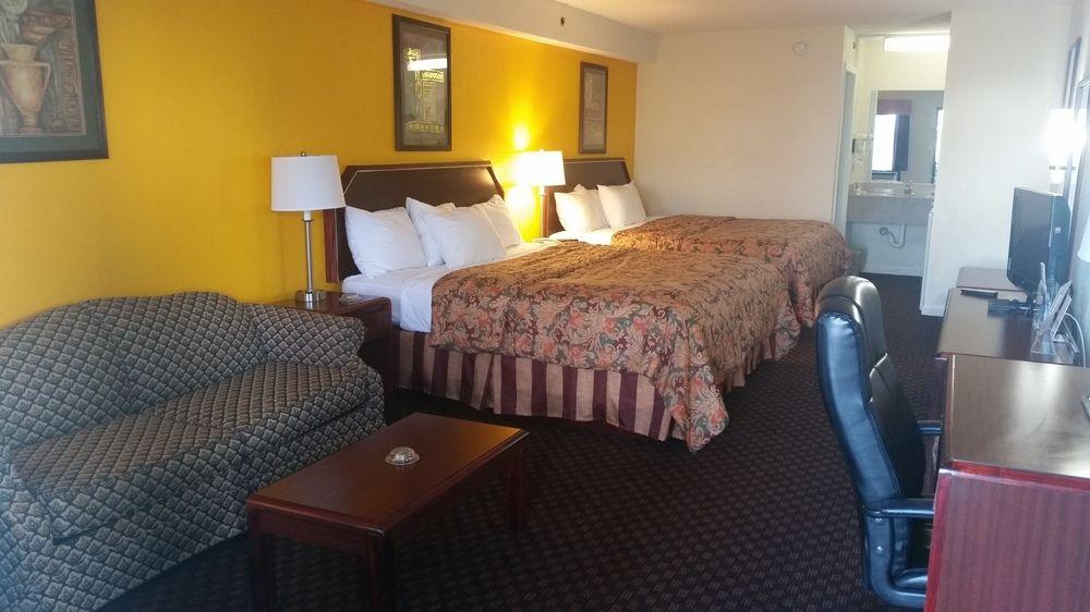 Red Roof Inn & Suites Rome Exterior photo