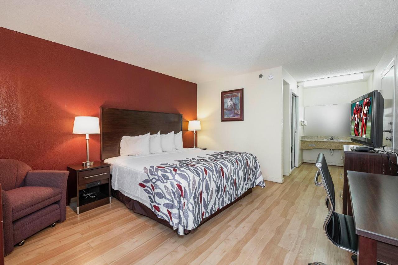 Red Roof Inn & Suites Rome Exterior photo