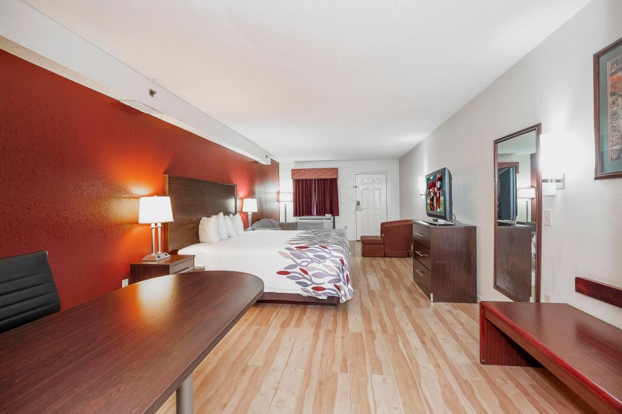 Red Roof Inn & Suites Rome Exterior photo