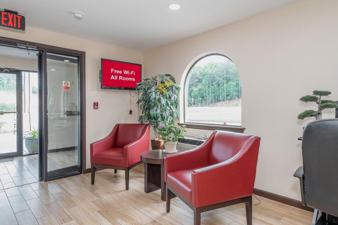 Red Roof Inn & Suites Rome Exterior photo
