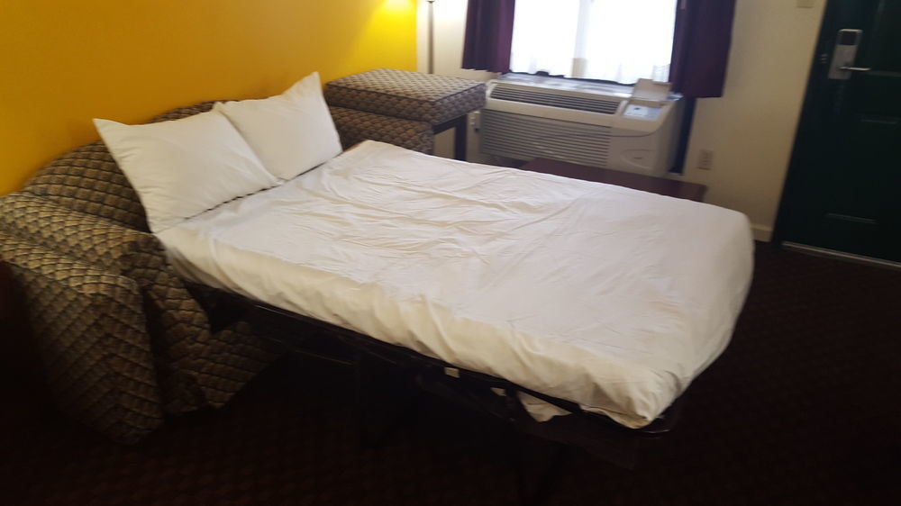 Red Roof Inn & Suites Rome Exterior photo