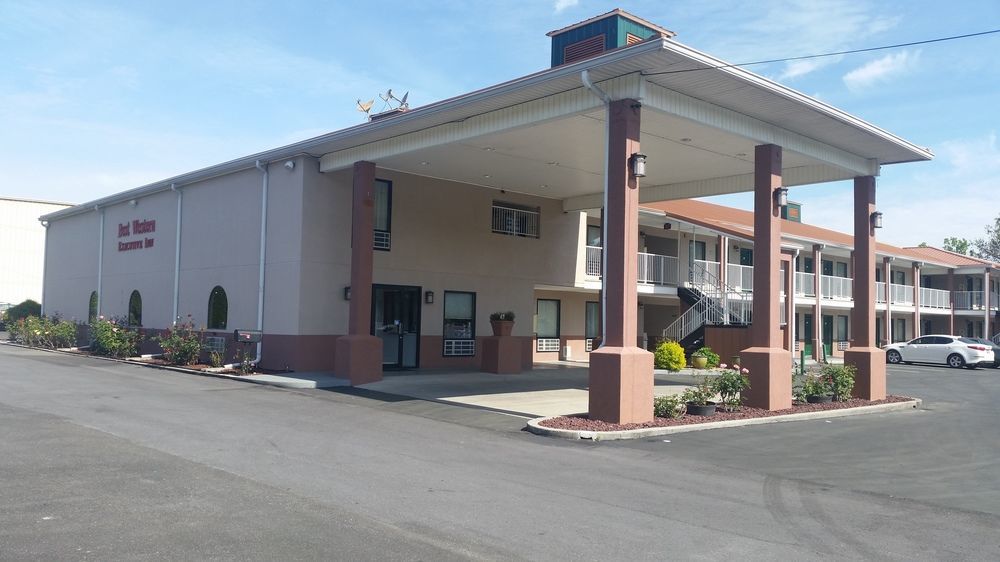 Red Roof Inn & Suites Rome Exterior photo