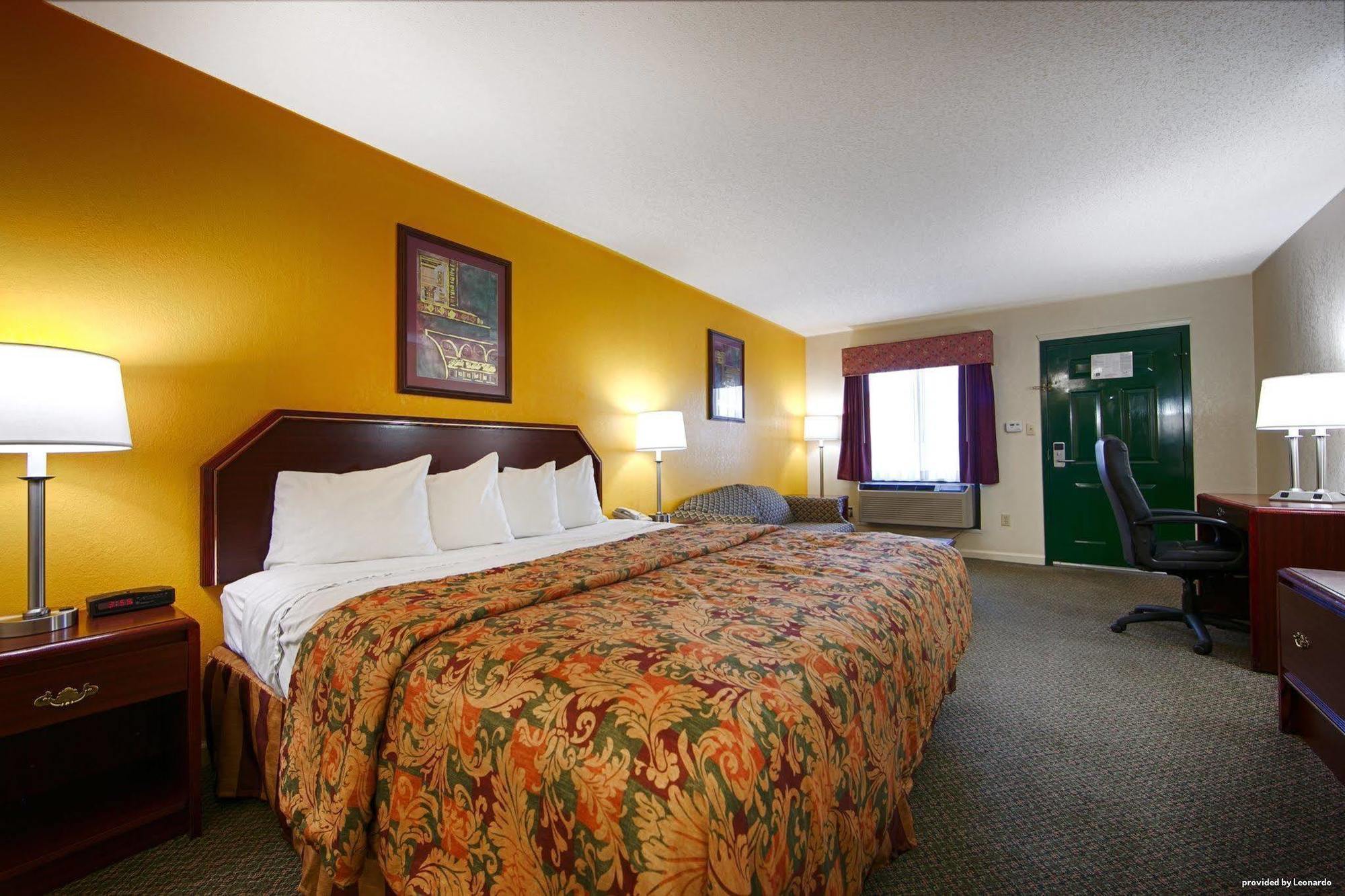 Red Roof Inn & Suites Rome Exterior photo