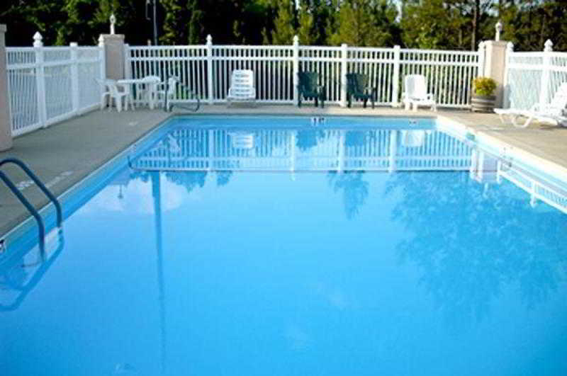 Red Roof Inn & Suites Rome Exterior photo
