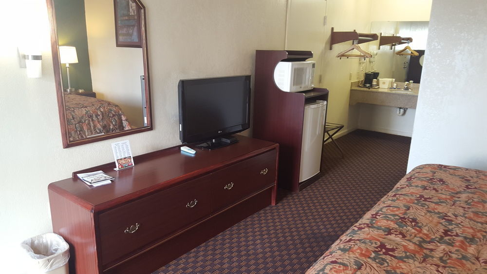 Red Roof Inn & Suites Rome Exterior photo