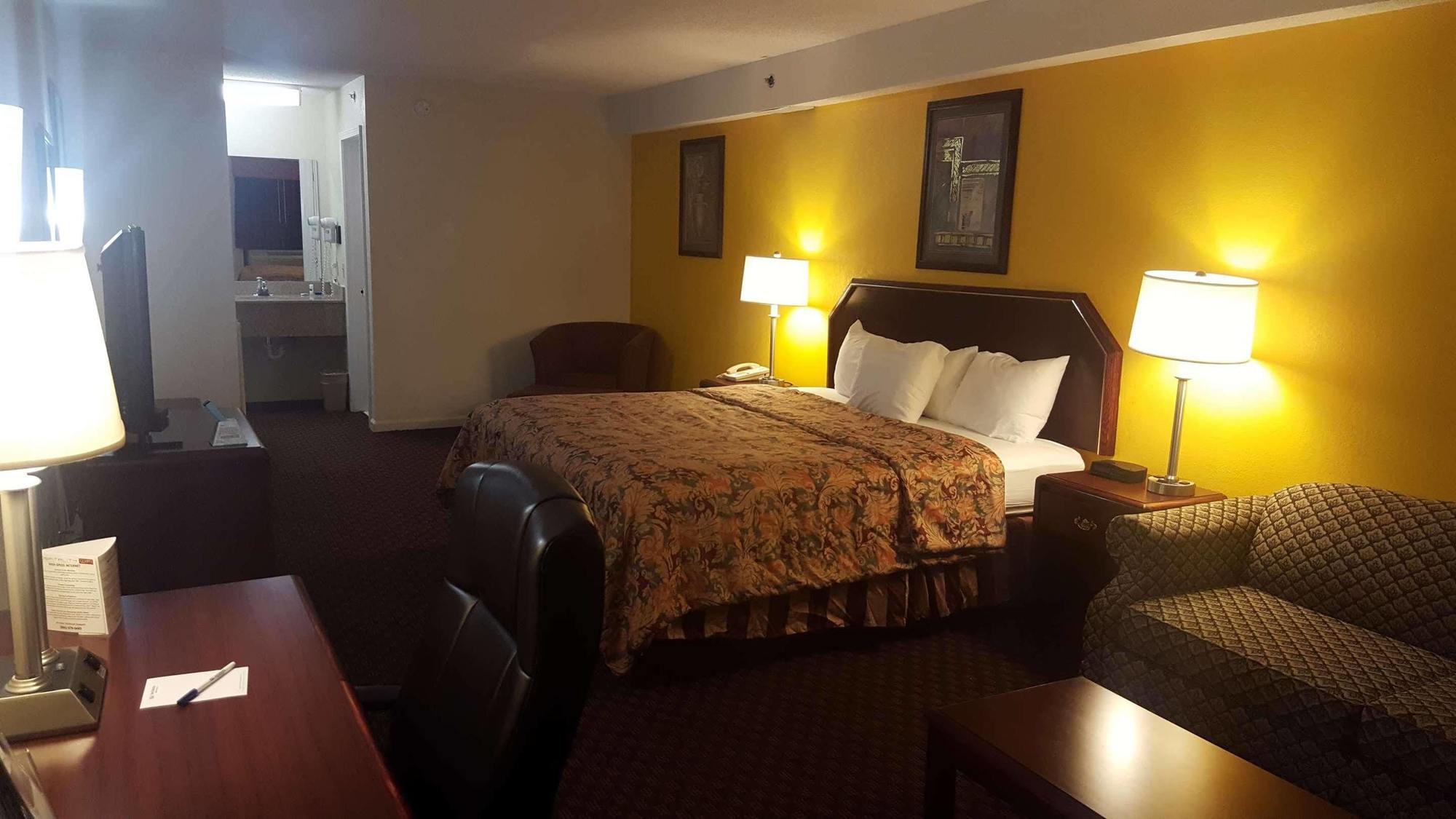 Red Roof Inn & Suites Rome Exterior photo