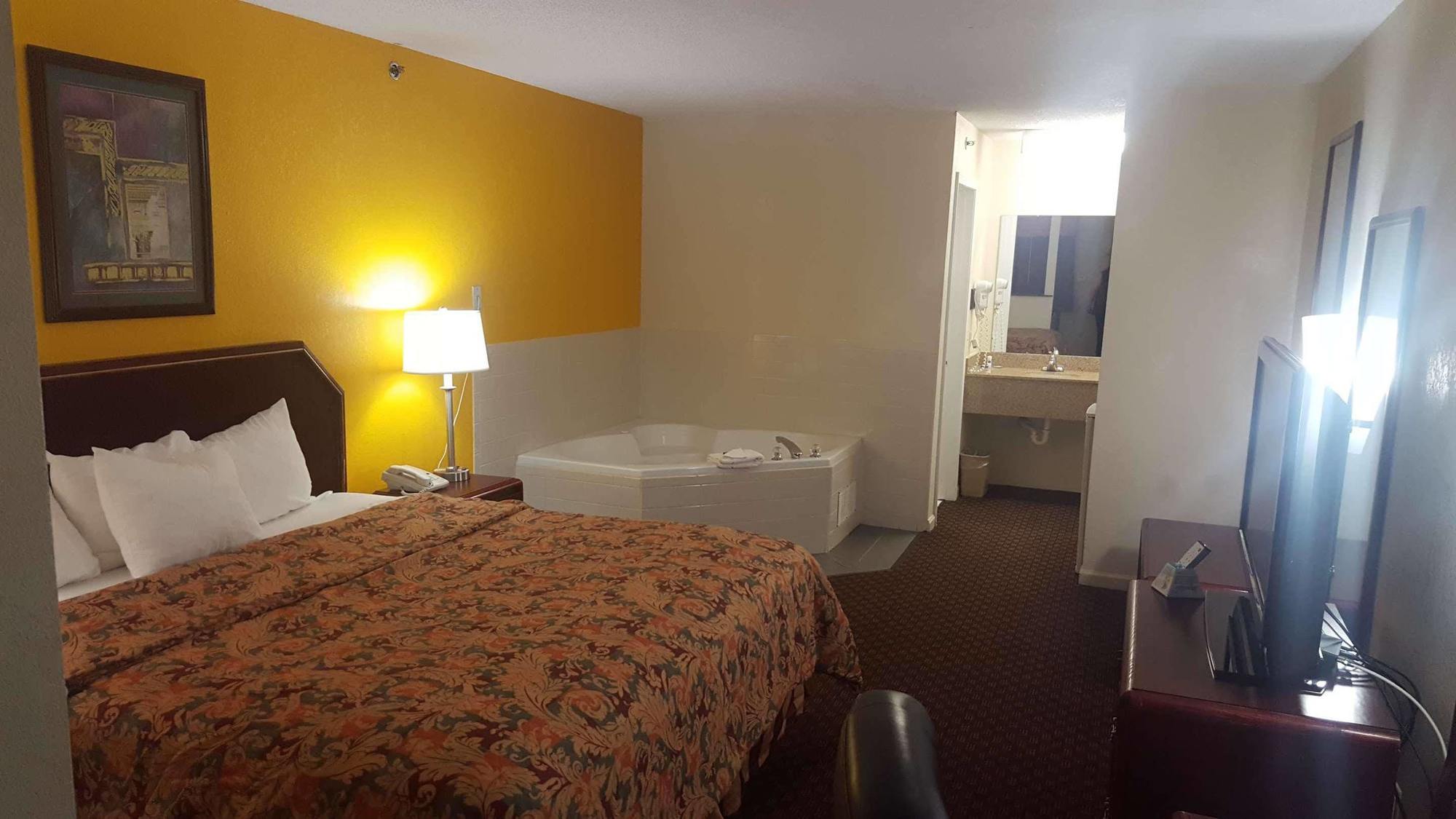 Red Roof Inn & Suites Rome Exterior photo